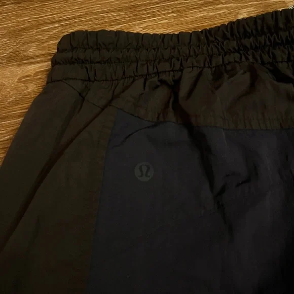 Lululemon Evergreen Track Pant in True Navy / Black Size 8